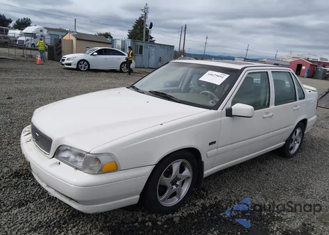 1998 Volvo S70 T5 z USA, uszkodzony, nr VIN YV1LS5373W2479664